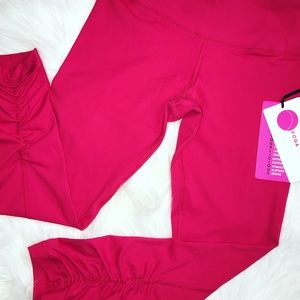 Yogalicious Ruched Back Capri Yoga Pants XS